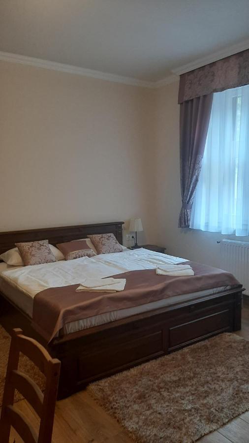 Toscana Apartman Gyula Exterior photo