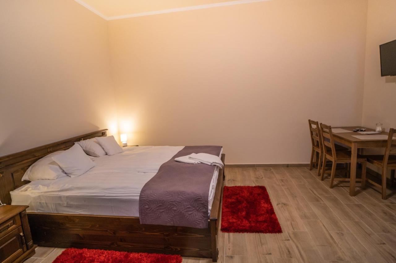 Toscana Apartman Gyula Exterior photo