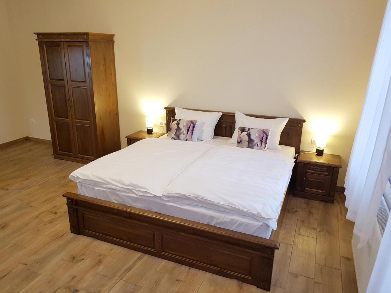 Toscana Apartman Gyula Exterior photo