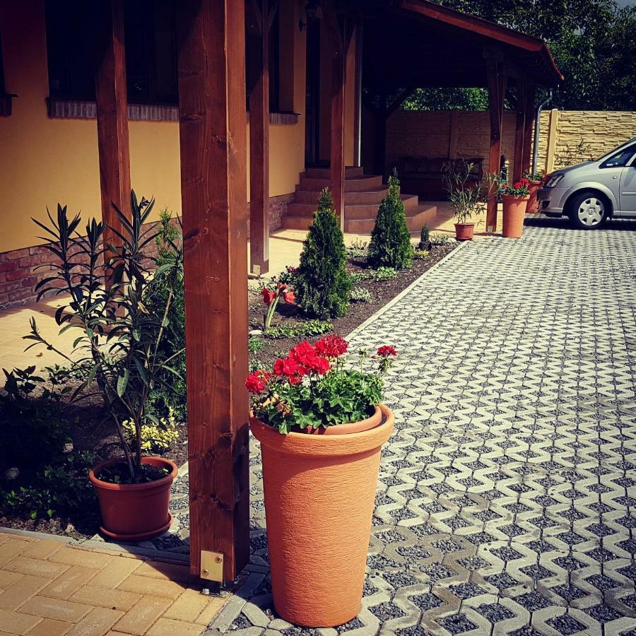 Toscana Apartman Gyula Exterior photo