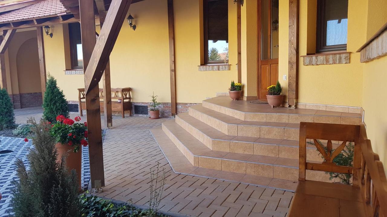 Toscana Apartman Gyula Exterior photo
